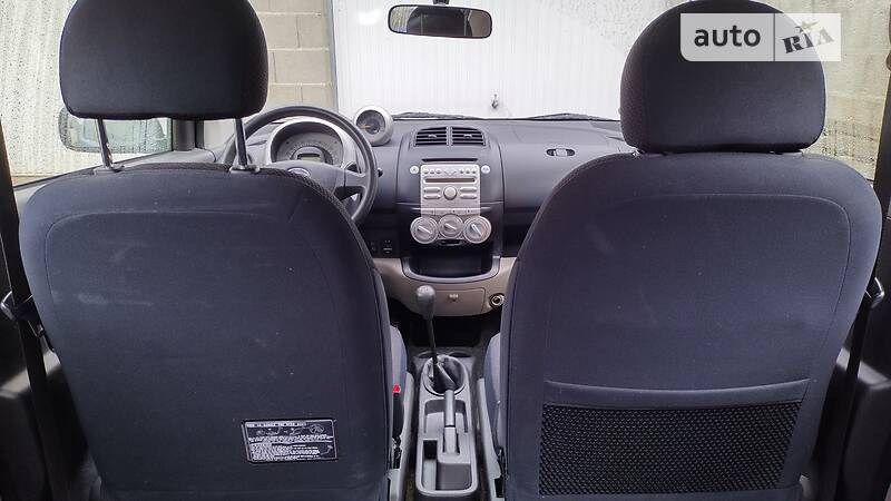 Хэтчбек Daihatsu Sirion 2006 в Лубнах