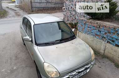 Хэтчбек Daihatsu Sirion 2000 в Ракитном