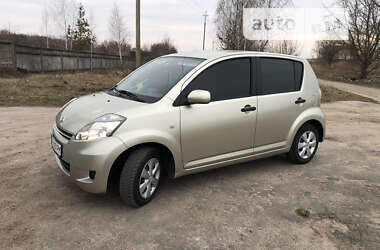 Хетчбек Daihatsu Sirion 2009 в 