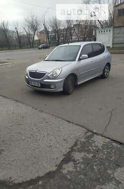 Хэтчбек Daihatsu Sirion 2003 в Киеве