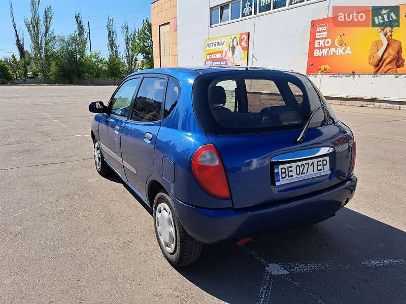 Хэтчбек Daihatsu Sirion 1999 в Николаеве
