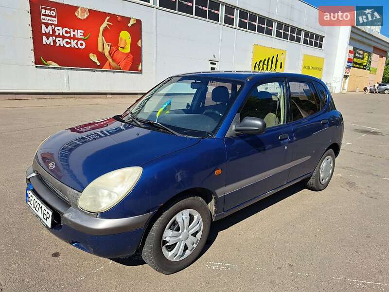 Хэтчбек Daihatsu Sirion 1999 в Николаеве