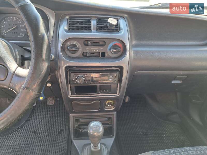 Хэтчбек Daihatsu Sirion 1999 в Николаеве