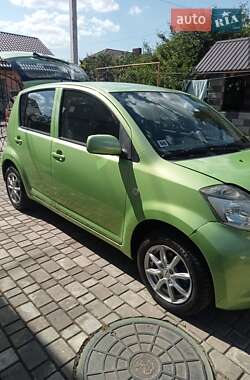 Хэтчбек Daihatsu Sirion 2005 в Ровно