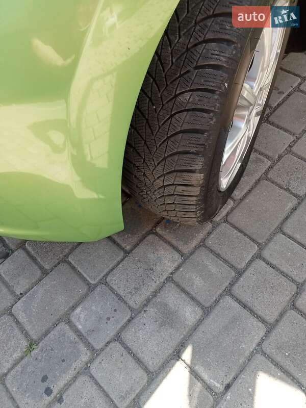 Хэтчбек Daihatsu Sirion 2005 в Ровно