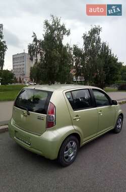 Хэтчбек Daihatsu Sirion 2006 в 