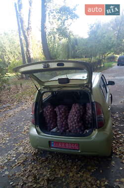 Хэтчбек Daihatsu Sirion 2006 в 