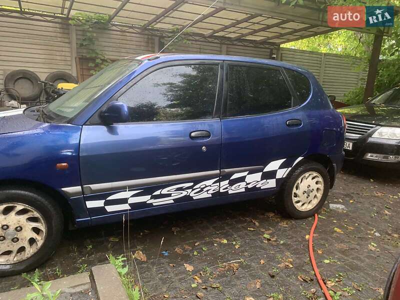 Хэтчбек Daihatsu Sirion 1998 в Харькове
