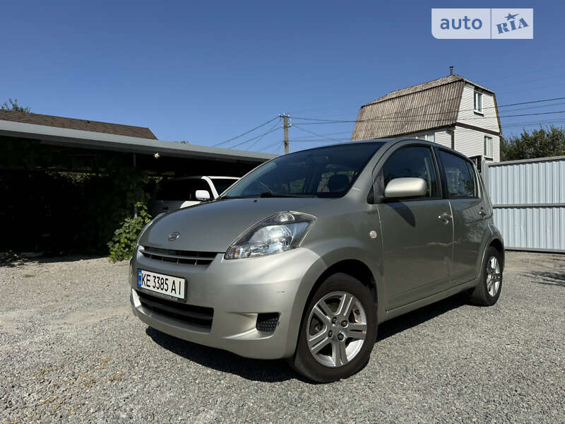 Хэтчбек Daihatsu Sirion 2009 в 