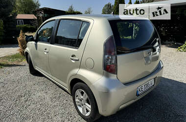 Хэтчбек Daihatsu Sirion 2009 в 