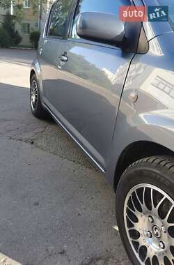 Хэтчбек Daihatsu Sirion 2008 в 