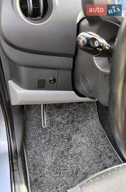 Хэтчбек Daihatsu Sirion 2008 в 