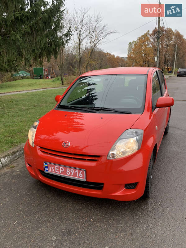 Хэтчбек Daihatsu Sirion 2010 в 