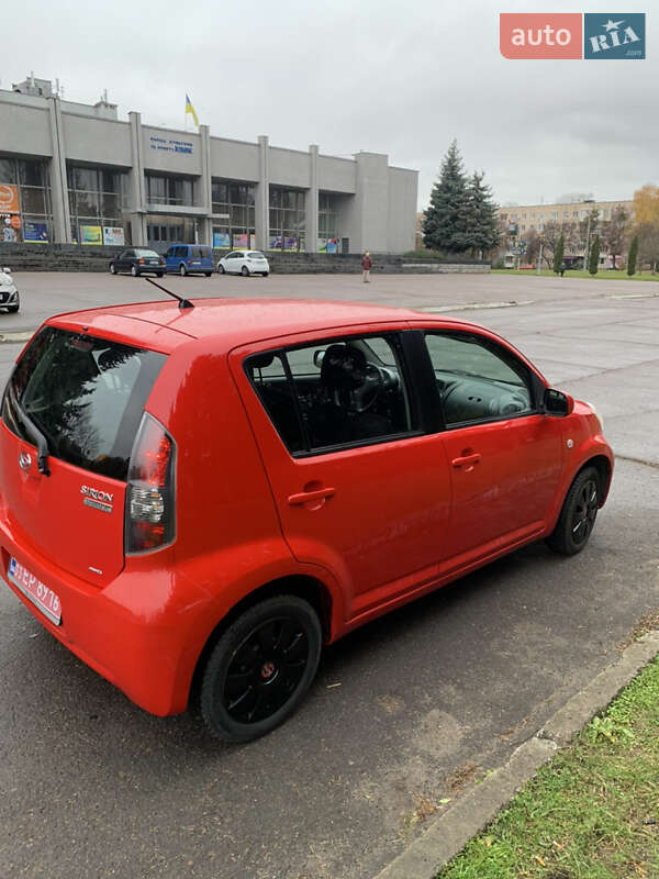 Хэтчбек Daihatsu Sirion 2010 в Ровно