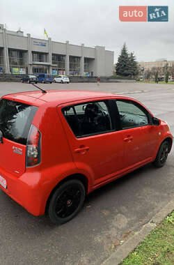 Хэтчбек Daihatsu Sirion 2010 в 