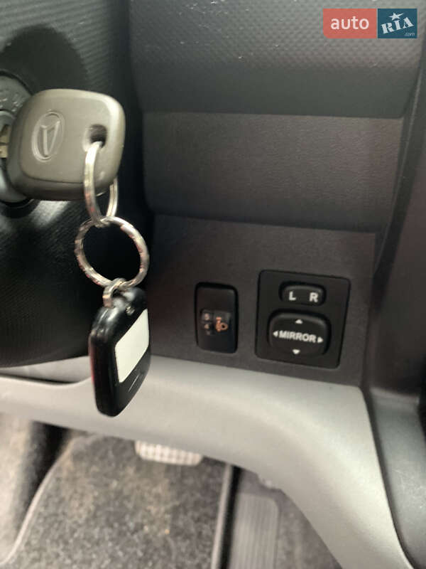 Хэтчбек Daihatsu Sirion 2010 в Ровно