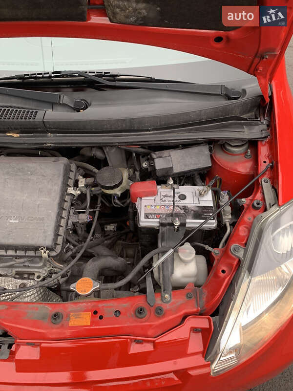 Хэтчбек Daihatsu Sirion 2010 в Ровно