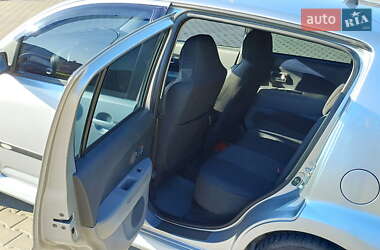 Хэтчбек Daihatsu Sirion 2007 в 