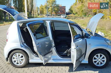 Хэтчбек Daihatsu Sirion 2007 в 