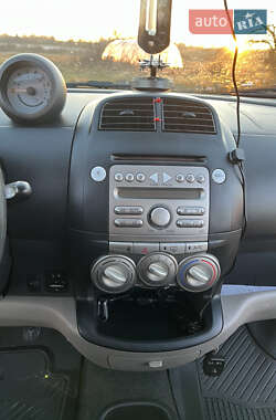 Хэтчбек Daihatsu Sirion 2006 в Киеве