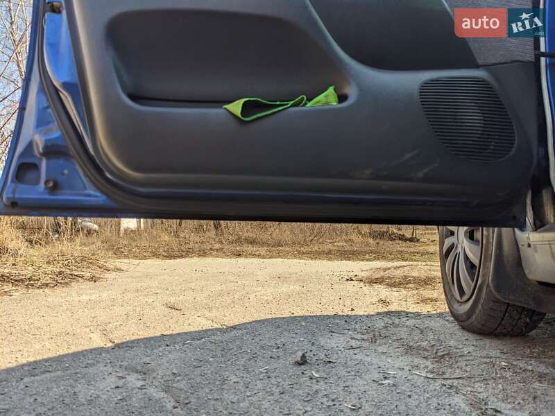 Хэтчбек Daihatsu Sirion 2000 в Чернигове