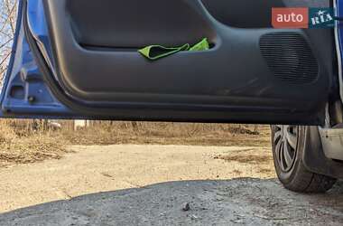 Хэтчбек Daihatsu Sirion 2000 в 