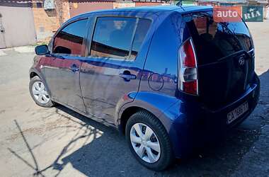 Хэтчбек Daihatsu Sirion 2006 в 