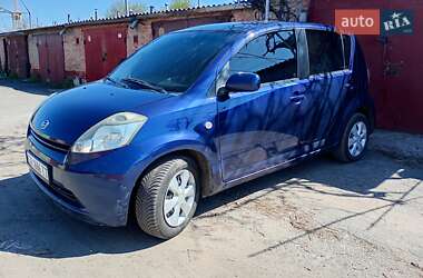 Хэтчбек Daihatsu Sirion 2006 в 