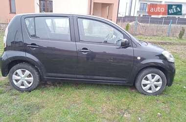 Хетчбек Daihatsu Sirion 2010 в 