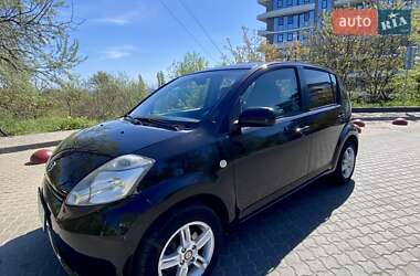 Хэтчбек Daihatsu Sirion 2008 в 