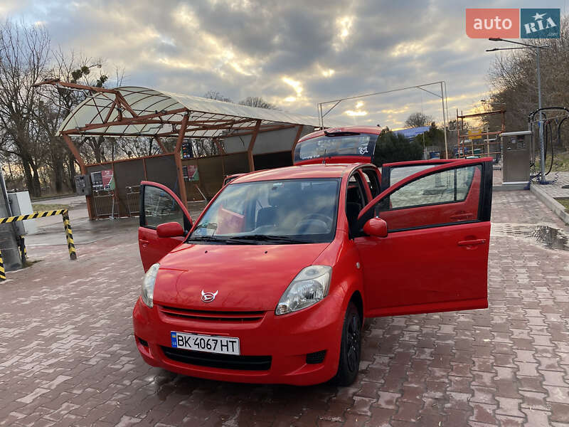 Хэтчбек Daihatsu Sirion 2008 в Ровно
