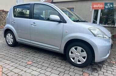 Хэтчбек Daihatsu Sirion 2006 в 
