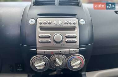 Хэтчбек Daihatsu Sirion 2006 в 