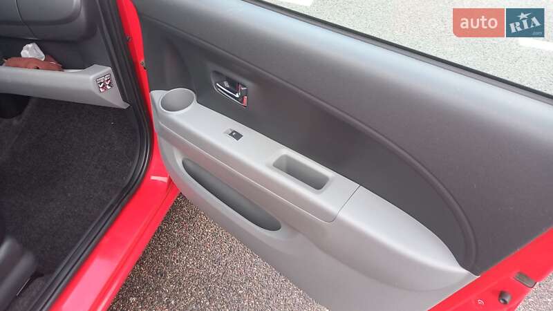 Хэтчбек Daihatsu Sirion 2008 в Киеве