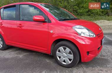 Хэтчбек Daihatsu Sirion 2008 в 
