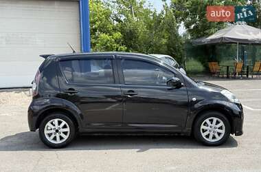Хэтчбек Daihatsu Sirion 2008 в 