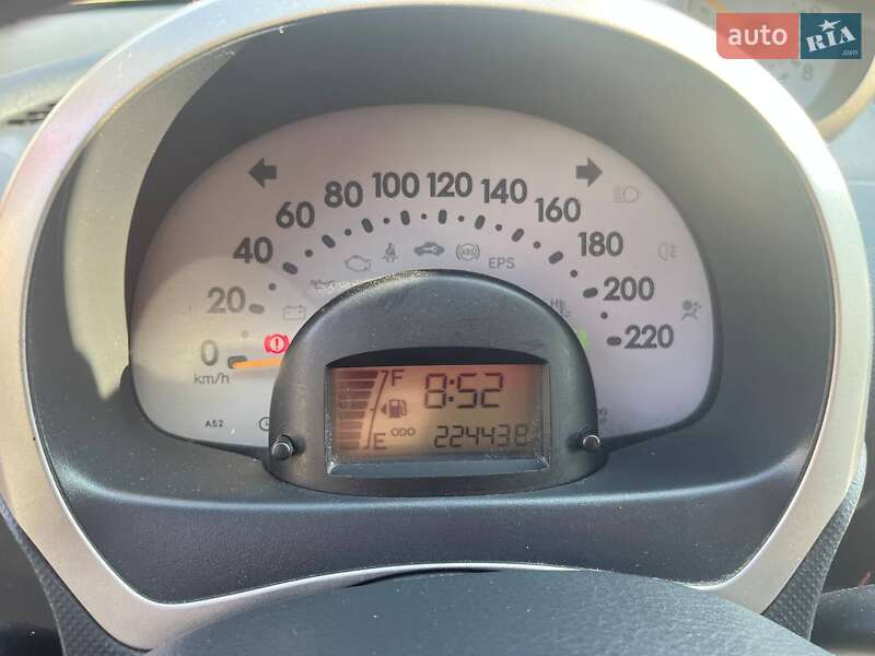 Хэтчбек Daihatsu Sirion 2006 в Гайсине