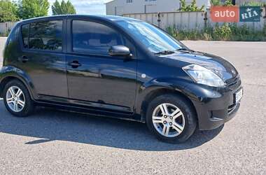 Хэтчбек Daihatsu Sirion 2009 в 