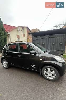 Хэтчбек Daihatsu Sirion 2007 в 
