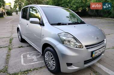 Хэтчбек Daihatsu Sirion 2008 в 