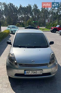 Хэтчбек Daihatsu Sirion 2007 в 