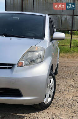 Хэтчбек Daihatsu Sirion 2006 в 