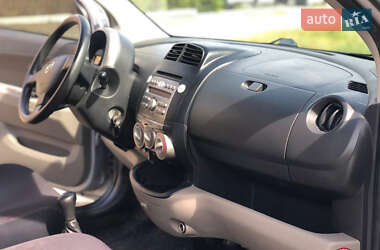 Хэтчбек Daihatsu Sirion 2006 в 