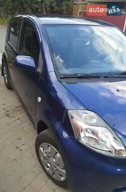 Хэтчбек Daihatsu Sirion 2006 в 