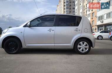 Хетчбек Daihatsu Sirion 2009 в 