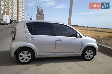 Хетчбек Daihatsu Sirion 2009 в 