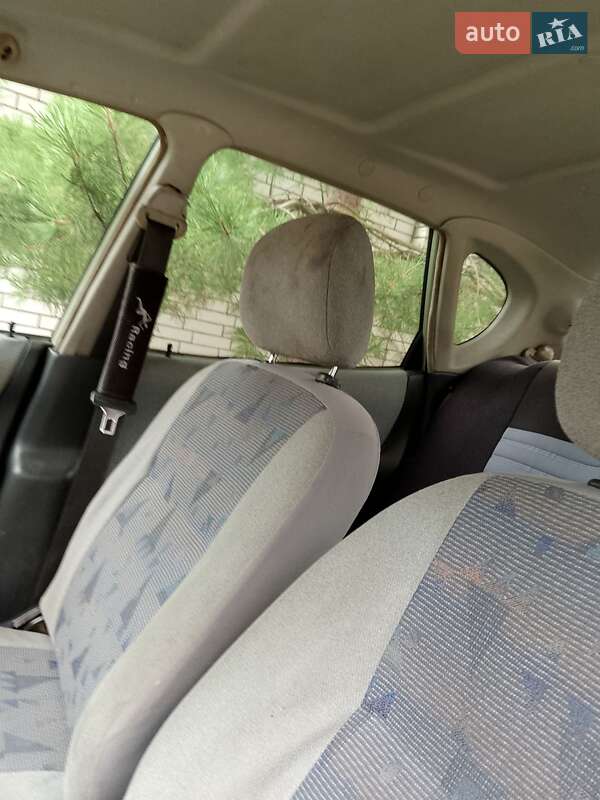 Хетчбек Daihatsu Sirion 2000 в Білогородці