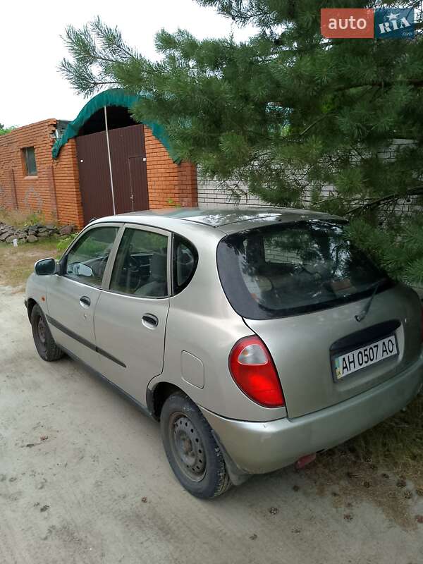 Хетчбек Daihatsu Sirion 2000 в Білогородці