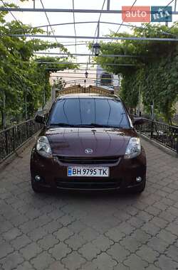 Хэтчбек Daihatsu Sirion 2008 в 