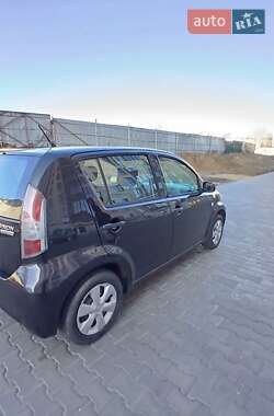 Хэтчбек Daihatsu Sirion 2009 в 